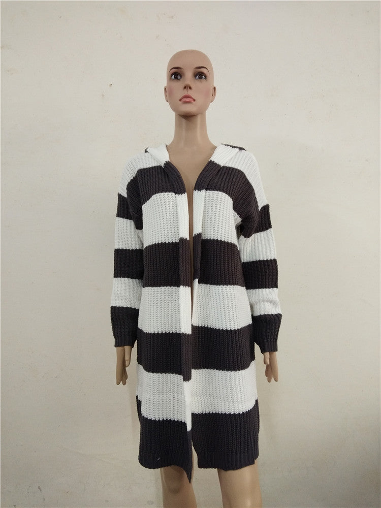 Gestrickte Pulloverjacke mit Kapuze im Farbblockdesign