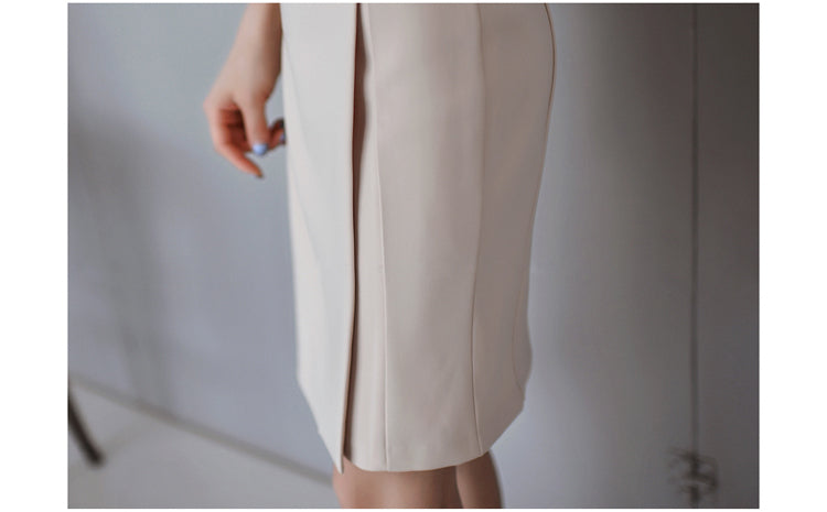 Vestido cruzado profesional en beige con cinturón