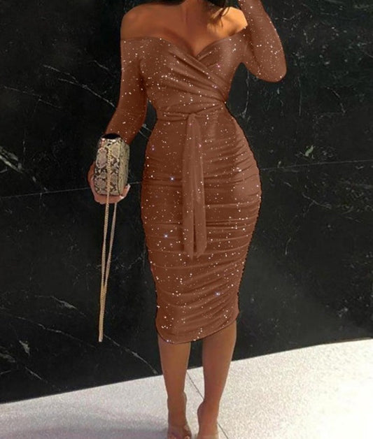 Vestido hipnotizado con hombros descubiertos