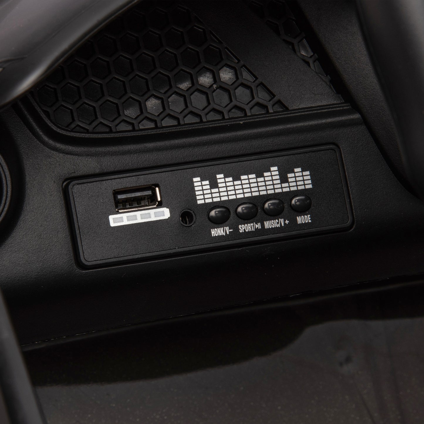 Lizenziertes KTM x BOW GTX, 12v7A Kinderauto zum Aufsitzen, 2,4 GW/Elternfernbedienung, Elektroauto für Kinder, drei Geschwindigkeiten einstellbar, Leistungsanzeige, USB, MP3, Bluetooth, LED-Licht, Zweipunkt-Sicherheitsgurt