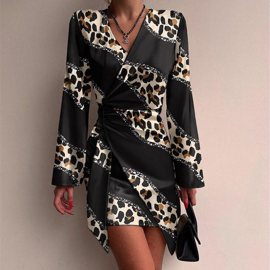 Damenkleid mit Leoparden- und Schwarzdruck