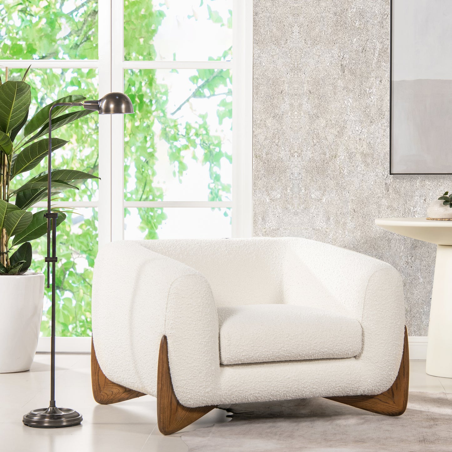 Modern White Sherpa Bouclé Accent Chair – Curved Mid-Century Design with Natural Oak Base | Luxe Lounge Seating for Living Room or Bedroom 44'