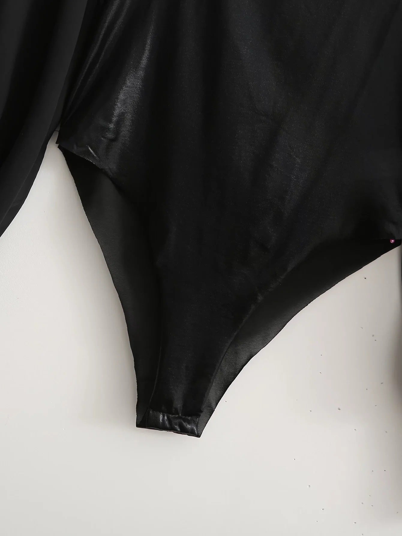 Damen-Bodysuit-Shirt aus PU-Leder mit Glockenärmeln und Mesh-Ärmeln