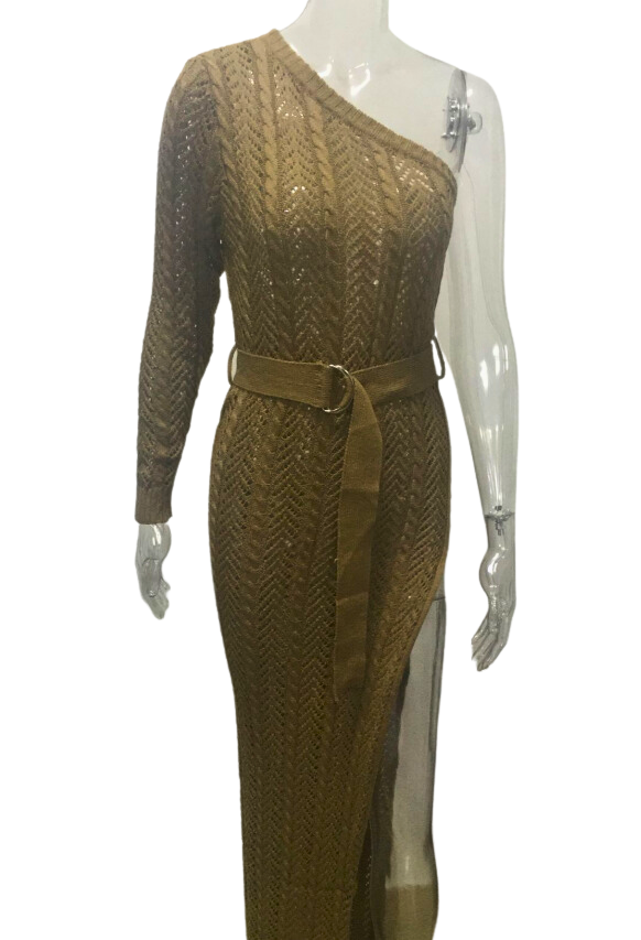 Schulterfreies Kleid mit Cut-out und Gürtel