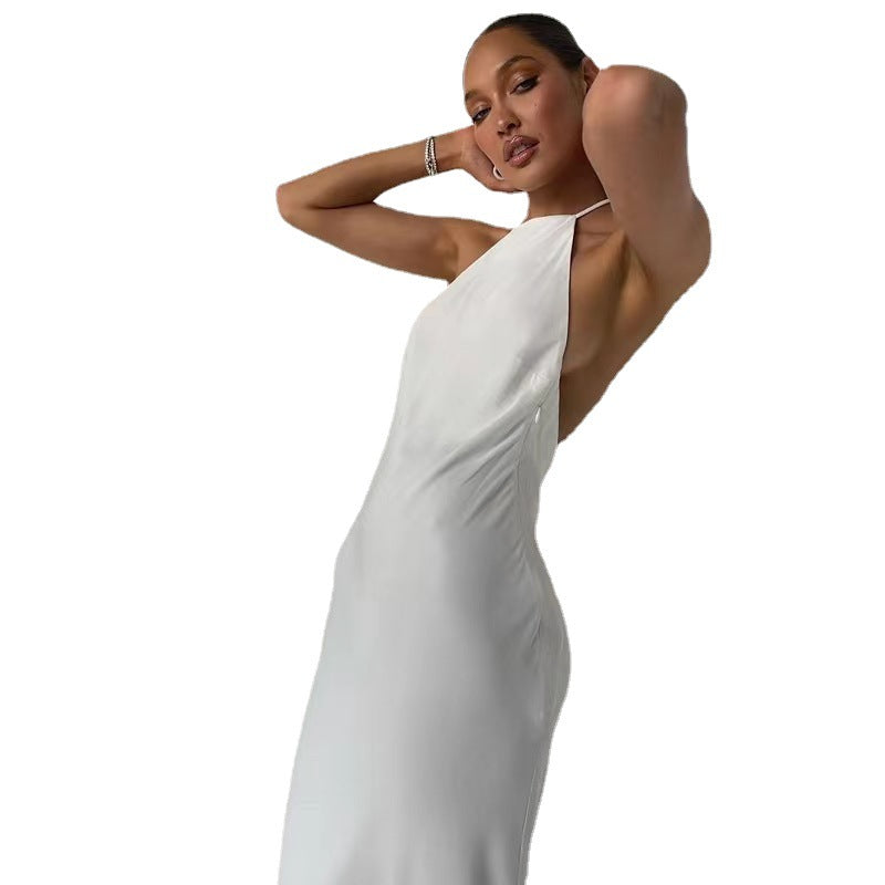 Vestido largo elegante con cuello halter blanco para mujer