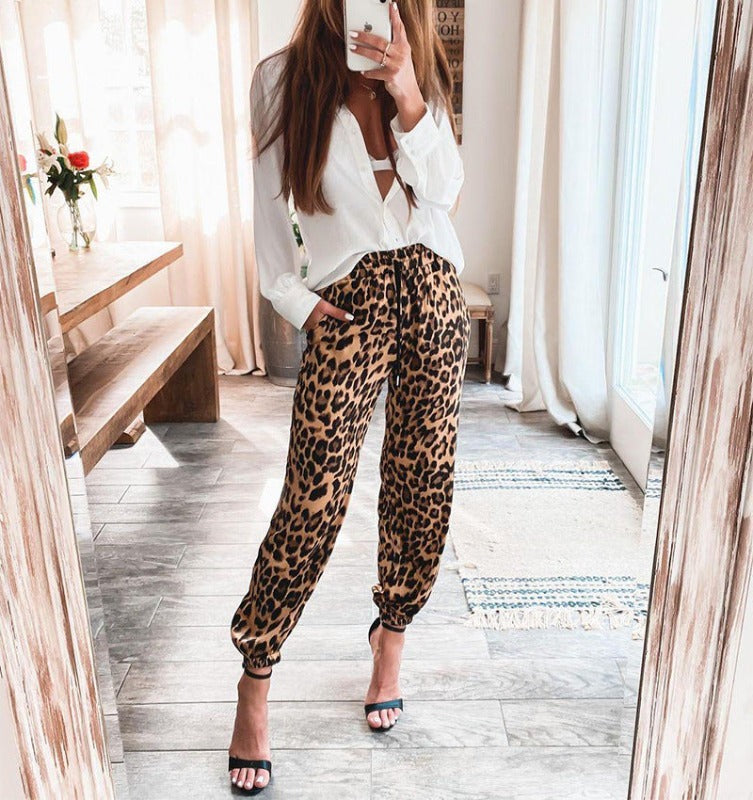 Pantalones con cintura elástica y estampado de leopardo