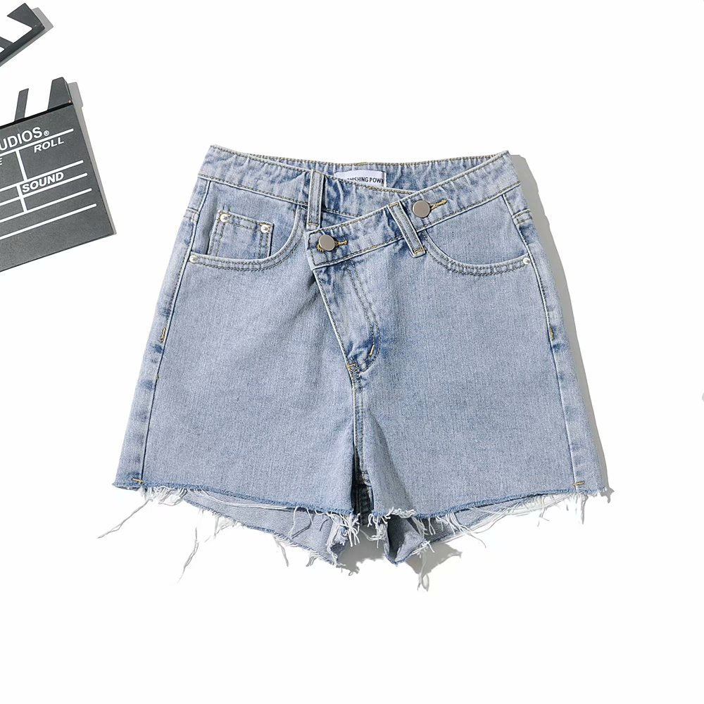 Einzigartige asymmetrische Jeansshorts