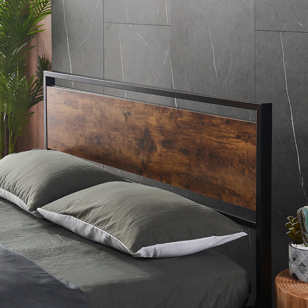 Marco de cama con plataforma de metal, elegante, industrial, tamaño Queen, con cabecero y pie de cama de madera